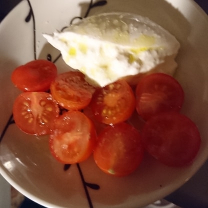 プチトマトですが、参考にさせて頂きました。
オリーブオイルと塩、シンプルで美味しかったです。